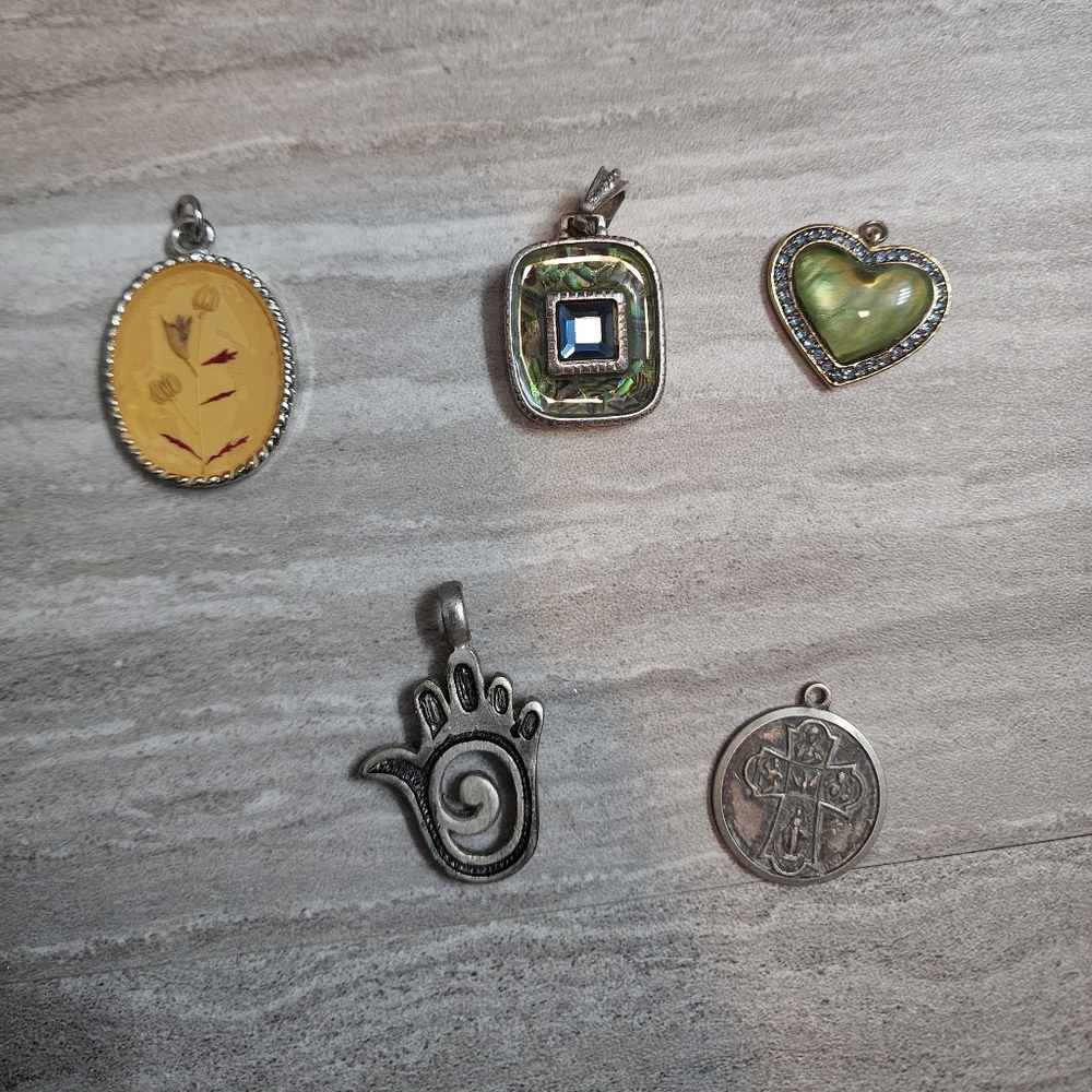 Lot of‎ pendants
